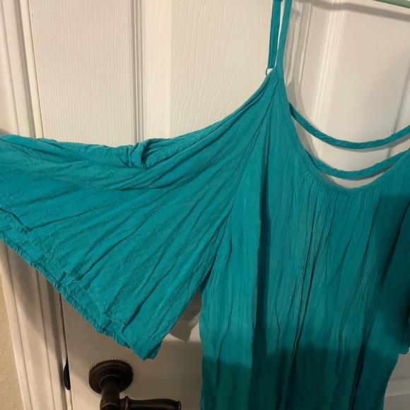 Cold shoulder top - Picture 3 of 3